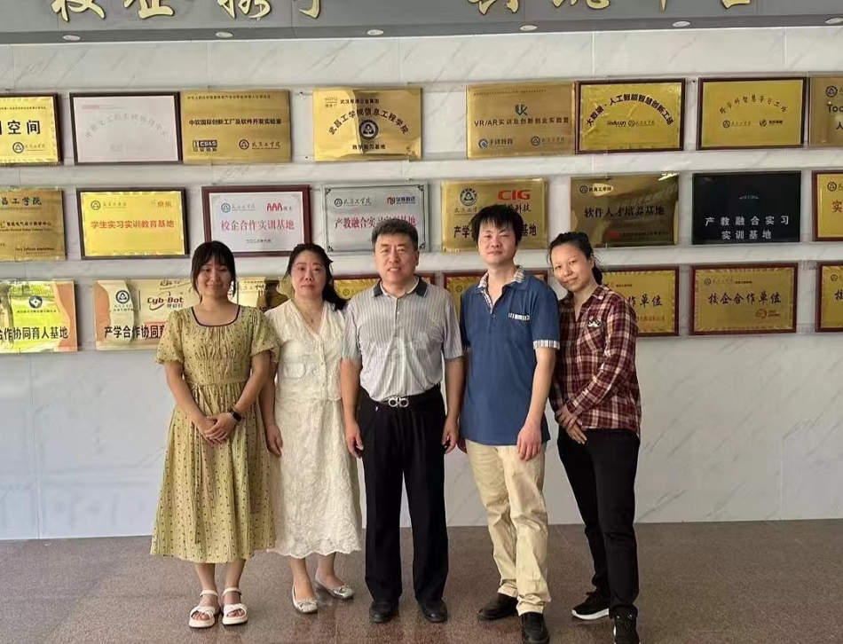 bwin必赢暑期赴武昌工学院参观学习实验室建设
